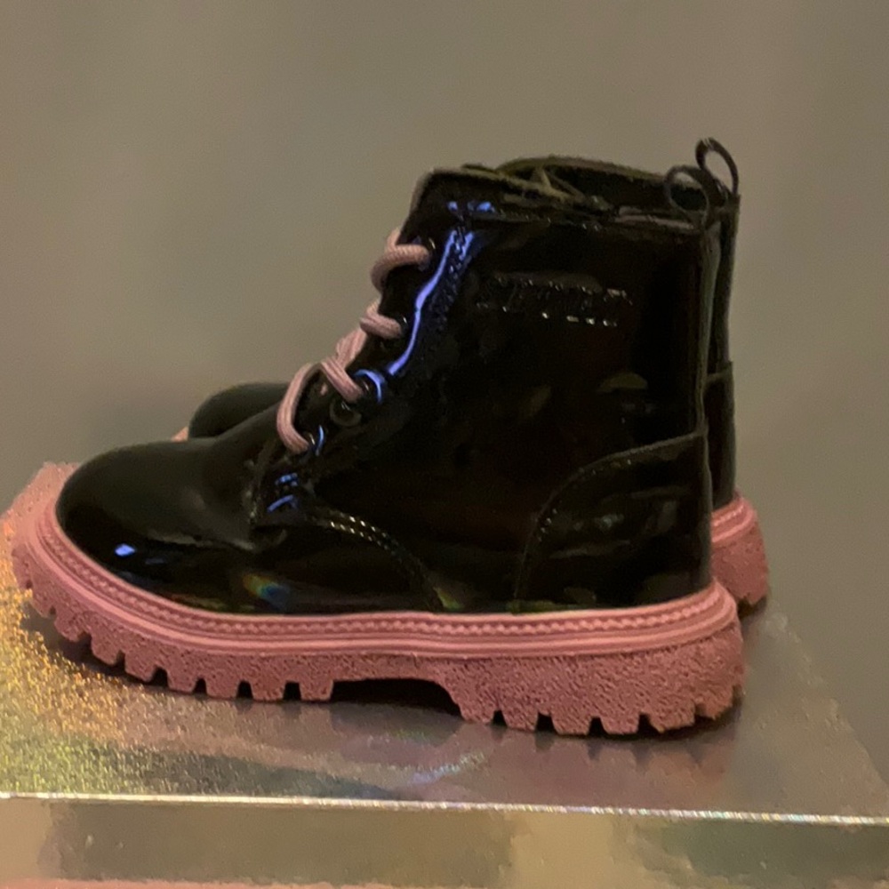 Girls black patten leather boots lilac soles & laces girls size 12